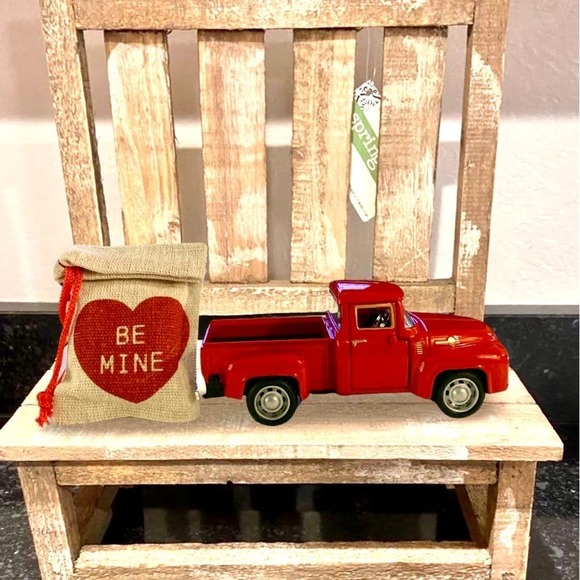 Vintage Red Truck Metal with Burlap sack BE MINE heart - Picture 5 of 5